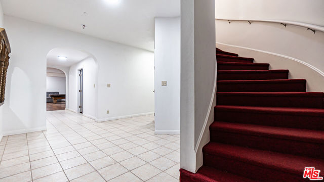 7449 Studio Road, Canoga Park CA: https://media.crmls.org/mediaz/bacf6c45-7599-4b08-83f8-68962dd96e7f.jpg