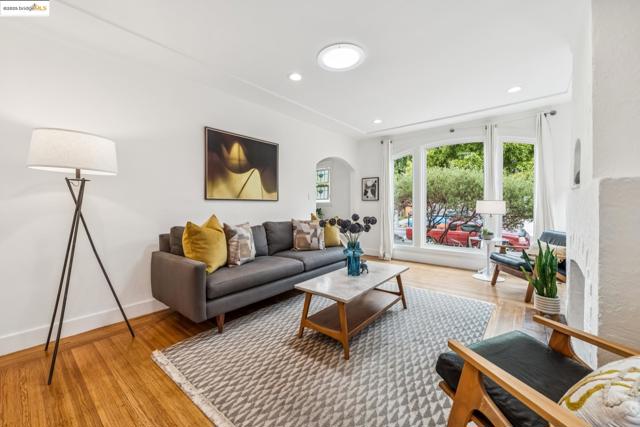714 Evelyn Ave, Albany CA: https://media.crmls.org/mediaz/bacf7246-a23d-47d5-8568-9be50c491f5c.jpg