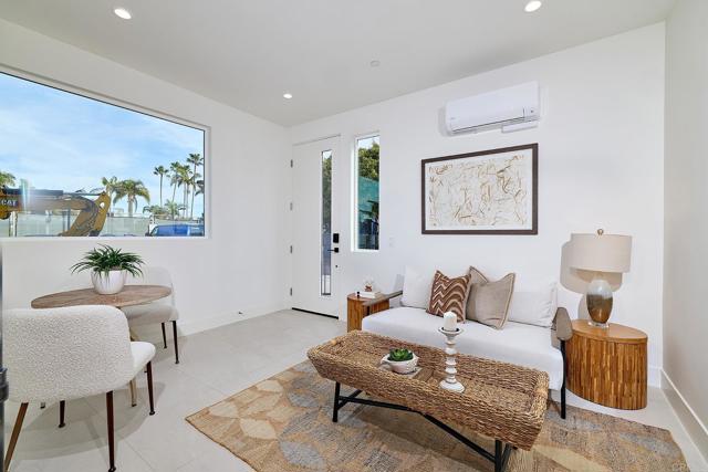 Detail Gallery Image 23 of 30 For 3901 Haines, San Diego,  CA 92109 - 5 Beds | 5 Baths