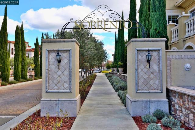 4650 Rimini Ct, Dublin CA: https://media.crmls.org/mediaz/bad05e4c-48de-4d4b-9804-7536920c5e04.jpg