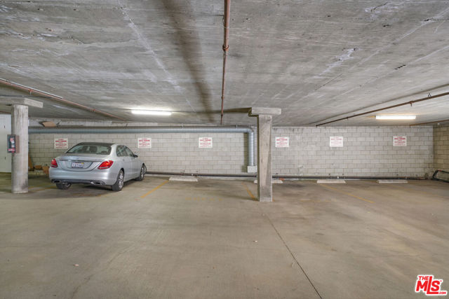 11636 Montana Avenue, Los Angeles CA: https://media.crmls.org/mediaz/bad08565-738d-46da-b09c-de43580490d1.jpg