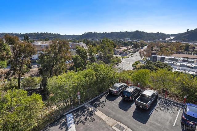 10400 caminito Cuervo, San Diego CA: https://media.crmls.org/mediaz/bad0d3a9-e802-4109-b2a3-9f436ef53f04.jpg