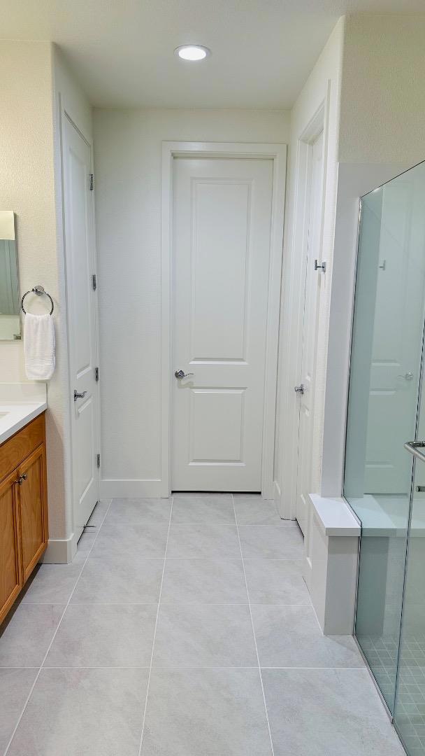 2051 White Oak Drive, Hollister CA: https://media.crmls.org/mediaz/bad132f6-f35e-42bd-8775-d6e94f5c2223.jpg
