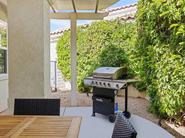 80872 Calle Azul, La Quinta CA: https://media.crmls.org/mediaz/bad1341c-4fa3-4811-847e-2bf7baa6a2f1.jpg