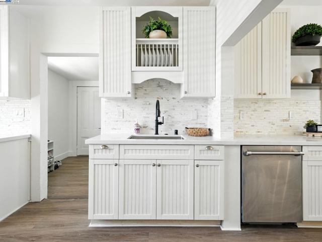 772 Mcleod St, Livermore CA: https://media.crmls.org/mediaz/bad15b16-70d0-40e7-b454-3d2830ba9bab.jpg