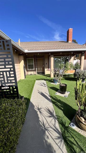 Detail Gallery Image 2 of 29 For 1735 Plaza Crest Ridge Rd, San Diego,  CA 92114 - 4 Beds | 2 Baths