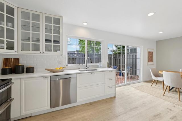 854 Erickson Lane, Foster City CA: https://media.crmls.org/mediaz/bad21752-90a0-4ee4-acea-ce4d07fd2402.jpg