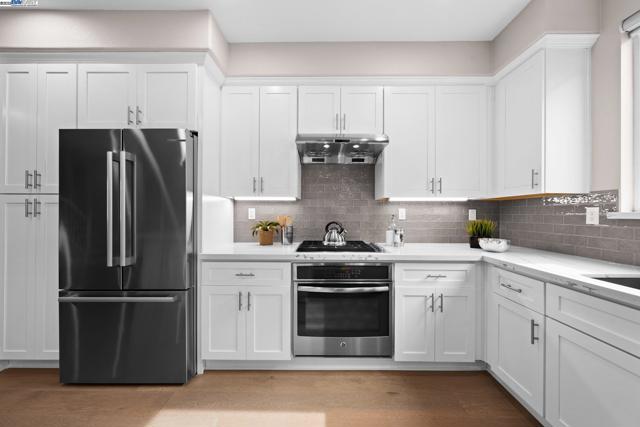 5223 S Esprit Loop, Dublin CA: https://media.crmls.org/mediaz/bad23d07-d753-4377-bb95-d14452f06f75.jpg