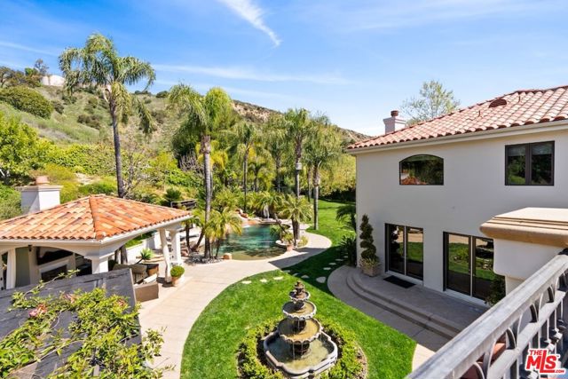 23593 Park South Street, Calabasas CA: https://media.crmls.org/mediaz/bad26e28-9ecd-44e3-9068-0ccf998705c0.jpg