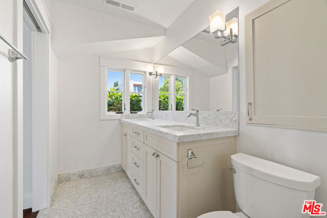 2347 Parnell Avenue, Los Angeles CA: https://media.crmls.org/mediaz/bad2d6be-486c-4965-a5a2-b5fd23c646e5.jpg