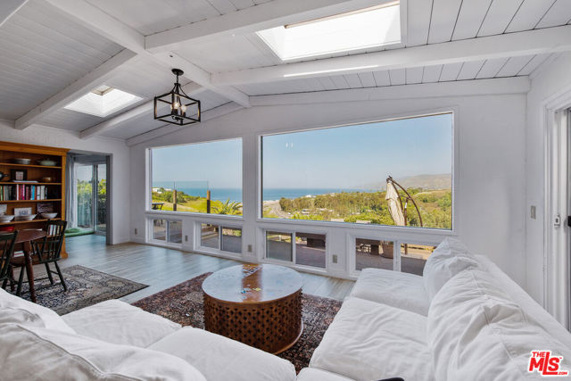 29500 Heathercliff Road, Malibu CA: https://media.crmls.org/mediaz/bad2fc70-a66d-4fab-bef6-0feb14286926.jpg