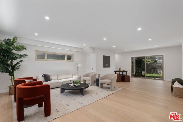 7248 W 88th Place, Los Angeles CA: https://media.crmls.org/mediaz/bad368d3-f3e3-4686-ba5d-30e57d399f12.jpg