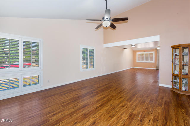 13716 Herrick Avenue, Sylmar CA: https://media.crmls.org/mediaz/bad39a60-31c8-4ba0-b47b-013173e166e1.jpg