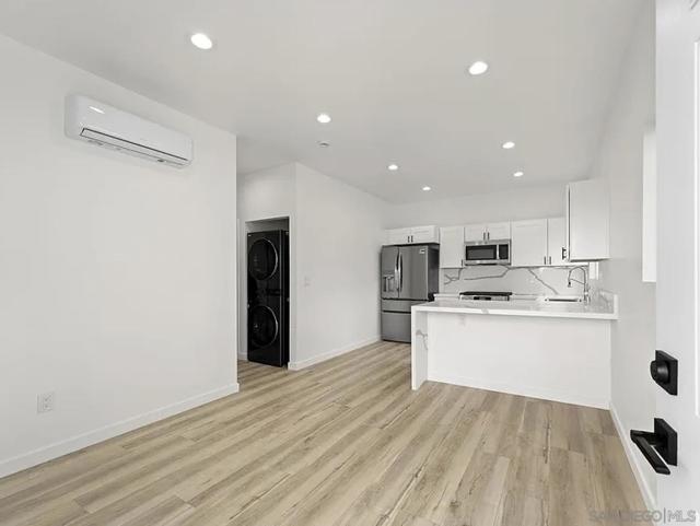 7231 Mohawk ST, San Diego CA: https://media.crmls.org/mediaz/bad43527-34b4-4f7e-bfcc-8c804b135051.jpg