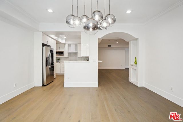 1861 Veteran Avenue, Los Angeles CA: https://media.crmls.org/mediaz/bad45771-a463-4807-931c-f36f33e9fd27.jpg