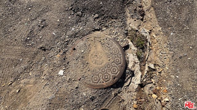 1 N Topanga Canyon Boulevard, Woodland Hills CA: https://media.crmls.org/mediaz/bad507bd-f9f4-4970-9819-204fec8cb20b.jpg