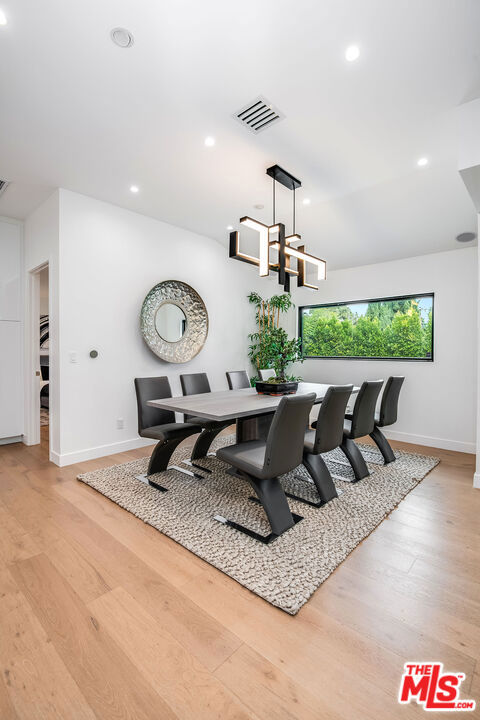 13378 Contour Drive, Sherman Oaks CA: https://media.crmls.org/mediaz/bad52814-75b7-4415-86c3-c4db2b50b108.jpg