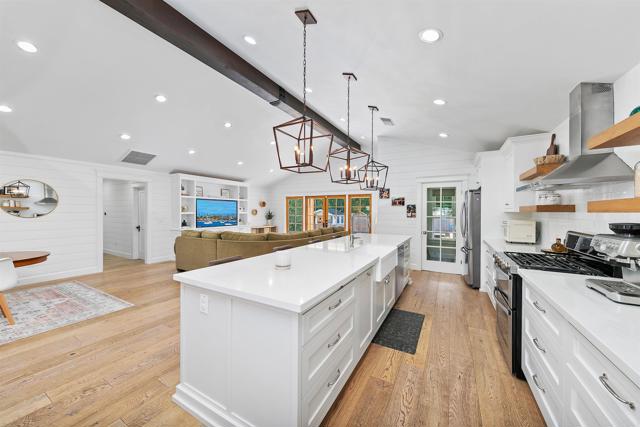 2103 Loquat Place, Oceanside CA: https://media.crmls.org/mediaz/bad53d38-1894-474b-aeb7-768f88ae80ea.jpg