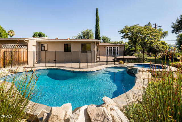 Detail Gallery Image 28 of 29 For 2432 Carol Park Pl, Montrose,  CA 91020 - 3 Beds | 3 Baths