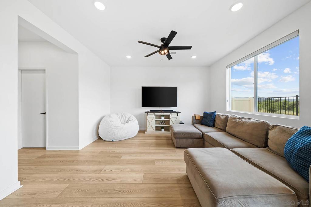 MLS #250029425SD img 6