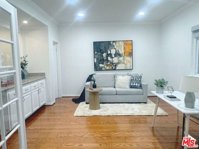 14271 Dickens Street, Sherman Oaks CA: https://media.crmls.org/mediaz/bad5ef44-84c7-4bc2-a43f-841b2227e09c.jpg