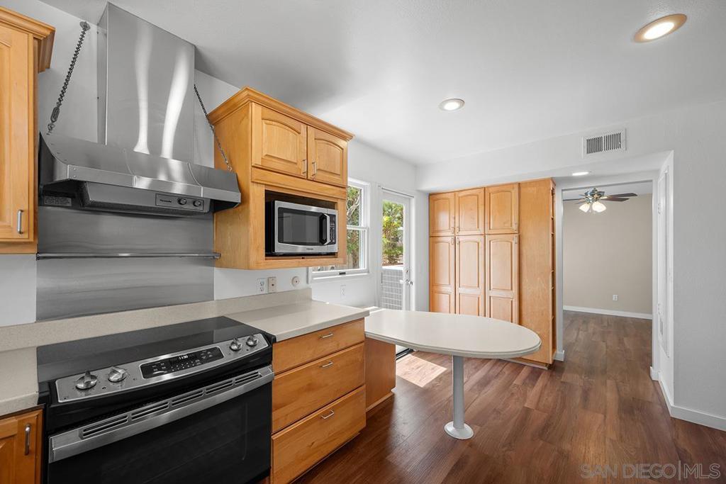 4452 Camrose Avenue - photo 11