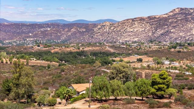 25082 Four Corners Road, Ramona CA: https://media.crmls.org/mediaz/bad67c90-867a-4f5b-8ffe-7a7b87ae924e.jpg