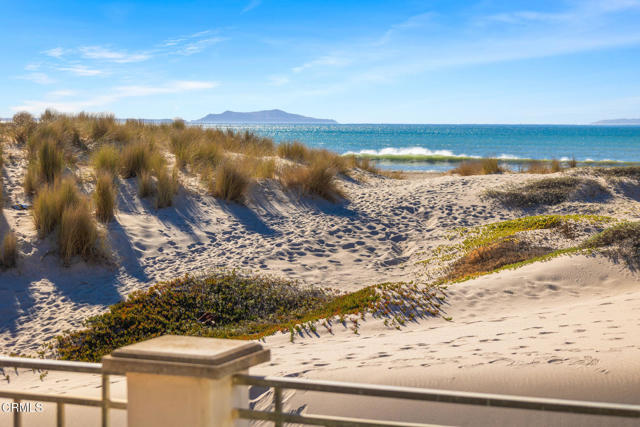 1571 Mandalay Beach Road, Oxnard CA: https://media.crmls.org/mediaz/bad6f235-b63c-4ff0-b427-a7c676d755d4.jpg
