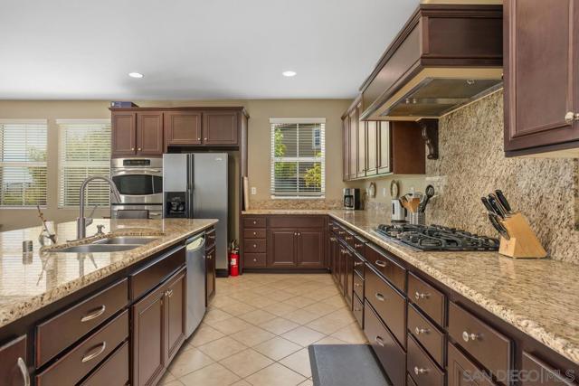 5029 Medalist Ct, Oceanside CA: https://media.crmls.org/mediaz/bad7b8a1-36ad-4d0d-b47a-315a96dc184d.jpg