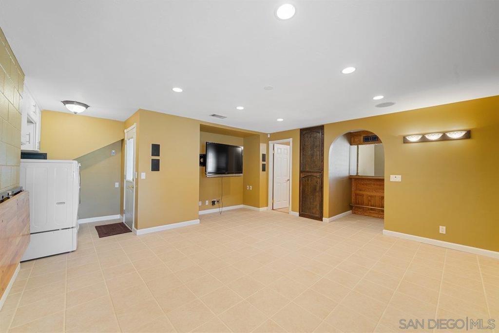 MLS #250040363SD image #24