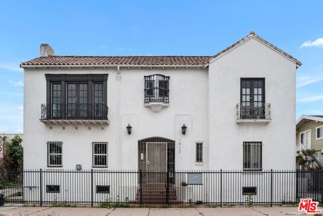 1912 7th Avenue, Los Angeles CA: https://media.crmls.org/mediaz/bad7d048-1111-45f2-8165-42ba1806721e.jpg