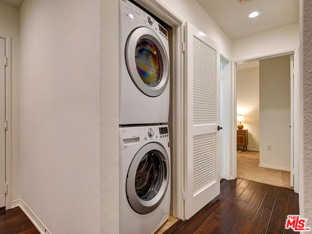 6020 S Seabluff Drive, Playa Vista CA: https://media.crmls.org/mediaz/bad81960-41e7-41c0-b070-9d6764e206da.jpg