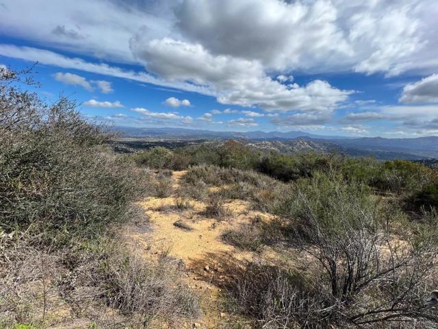 17441 Dos Picos Park Road, Ramona CA: https://media.crmls.org/mediaz/bad8418c-89d2-4f6a-97a1-6558be4043e0.jpg