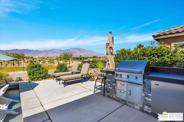 61 Zinfandel, Rancho Mirage CA: https://media.crmls.org/mediaz/bad86902-0239-4946-a866-ccb8f011db9b.jpg