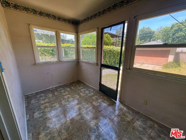 6035 Simpson Avenue photo 7