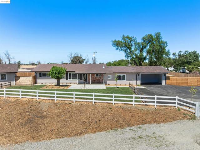3393 Gateway Rd, Bethel Island CA: https://media.crmls.org/mediaz/bad93aa8-df5a-4bab-8e90-a368ba8602f8.jpg