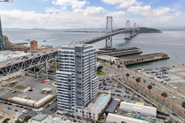 0 501 Beale Street, San Francisco CA: https://media.crmls.org/mediaz/bada1645-e076-4538-8ede-e49b2443b2eb.jpg