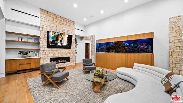 18762 Wells Drive, Tarzana CA: https://media.crmls.org/mediaz/badaa6fa-e1cd-48bc-8ea9-d5f86ccf1108.jpg