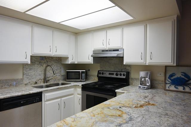 Image 9 of 31 For 4944 Cass Street 205