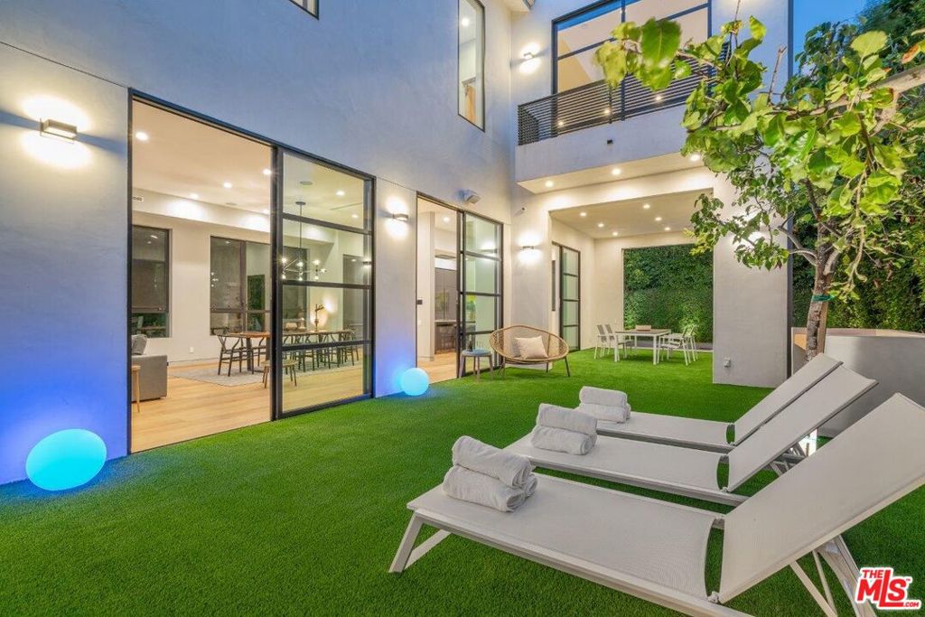 346 N KINGS Road — Contemporary