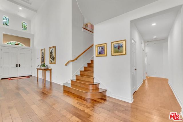 1535 Verde Ridge Lane, Westlake Village CA: https://media.crmls.org/mediaz/badcc557-3457-44d9-a06a-05e788b90db9.jpg