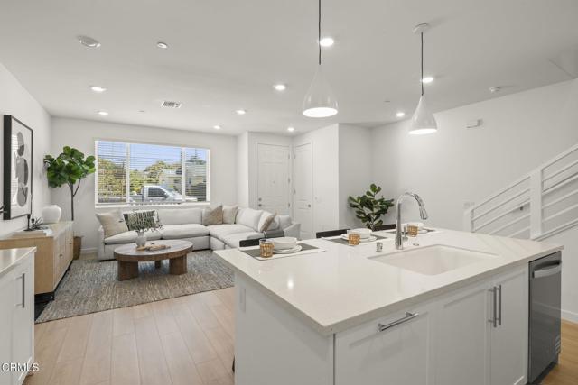 2402 Channel Drive, Ventura CA: https://media.crmls.org/mediaz/badcf0ea-9da1-4da8-a80b-251e60de302a.jpg