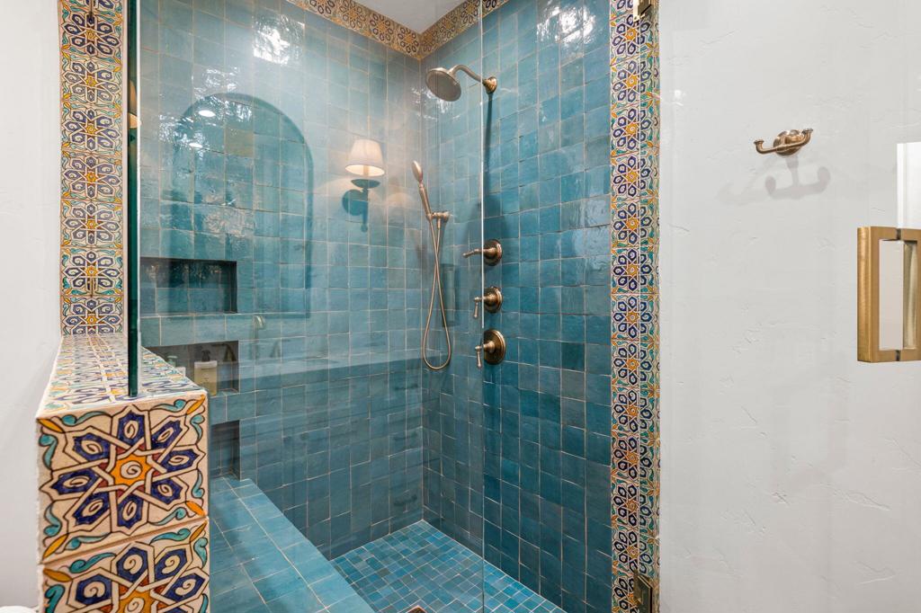 https://media.crmls.org/mediaz/badd1a20-022f-498e-8329-86063e088be3.jpg?preset=X-Large