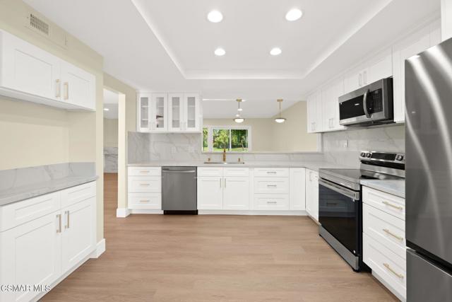 12016 Caminito Campana, San Diego CA: https://media.crmls.org/mediaz/badd7207-441e-4db6-b858-18712d475239.jpg