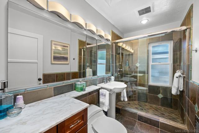 260 27Th St, Del Mar CA: https://media.crmls.org/mediaz/baddf913-0032-4144-877c-b08a615090de.jpg