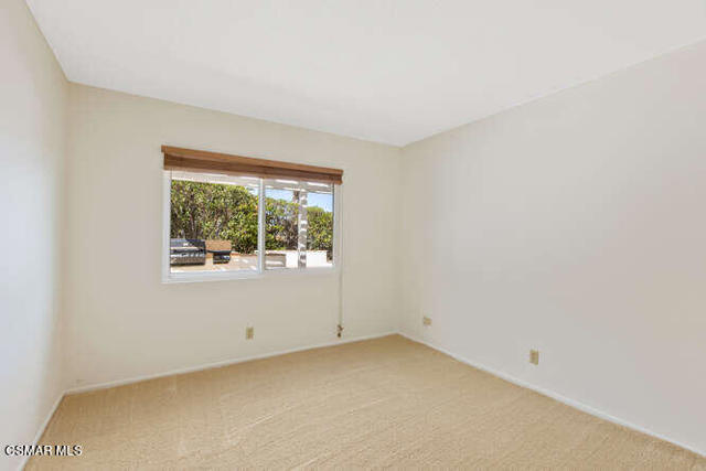 377 Mesa Ave Thousand Oaks CA-small-031-