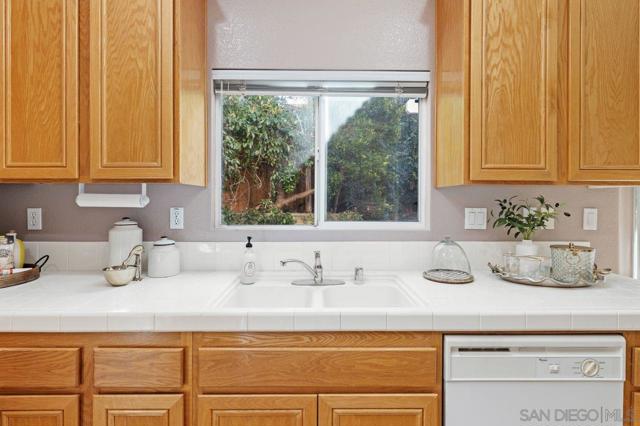 2975 River Shadow Ct, Alpine CA: https://media.crmls.org/mediaz/baddfffa-0599-4f67-9d65-1da921c7381b.jpg