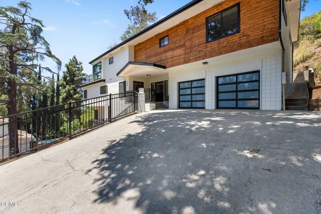 709 Wilson Court, Burbank CA: https://media.crmls.org/mediaz/bade1095-fcf5-4e5e-8aef-f72c344e7c5c.jpg