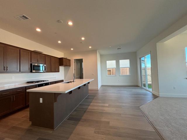 884 Carmelina Court, Hollister CA: https://media.crmls.org/mediaz/bade3e30-81a5-4624-812c-71e59b87316e.jpg