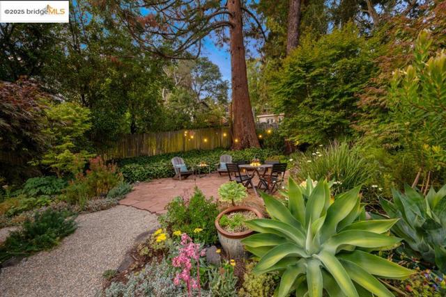 1081 Keith Ave, Berkeley CA: https://media.crmls.org/mediaz/bade4ee3-4270-467f-836c-210b8eda5e8f.jpg